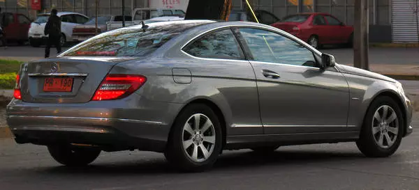 Mercedes-Benz C 180 1.8dm3 benzyna 204 H349M0 JZAAB434